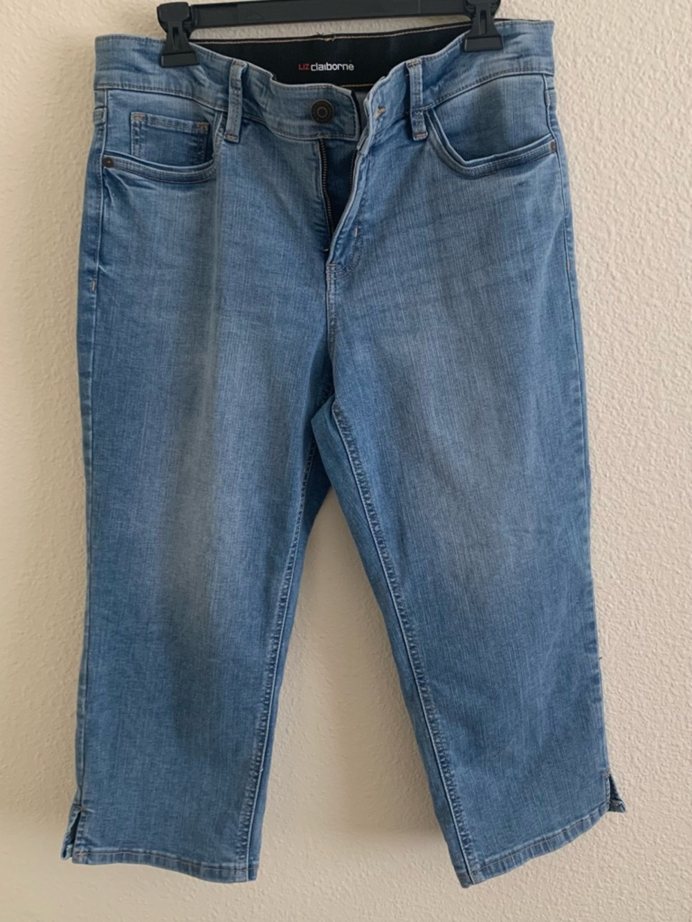 Liz Claiborne Light Blue Denim Capri Jeans